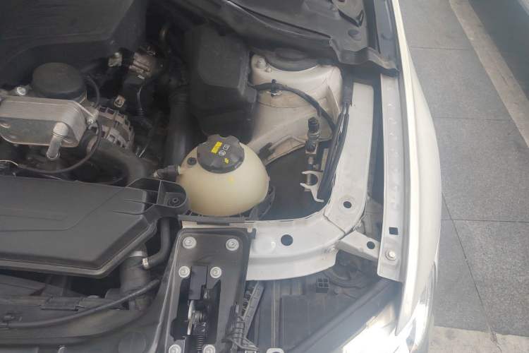 Used BMW 3 Series 2016 320i Fashion Model Engine Bay Left