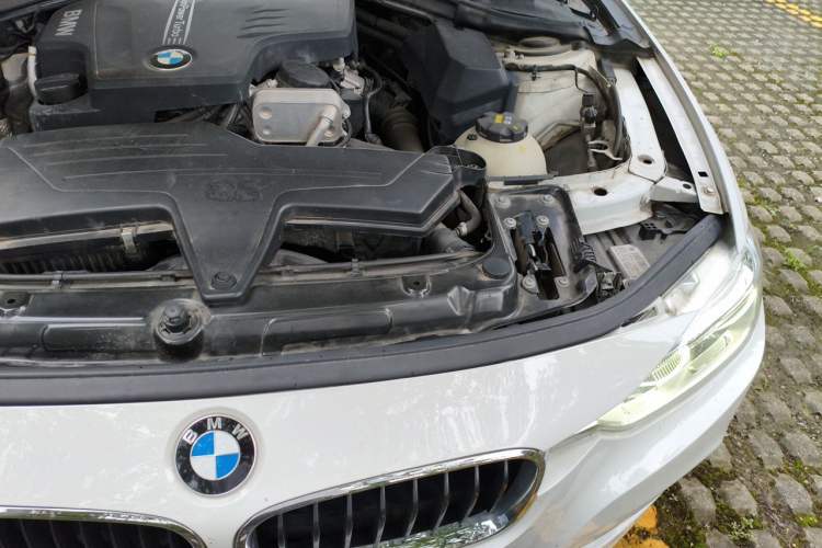 Used BMW 3 Series 2016 328i M Sport Engine Bay Left