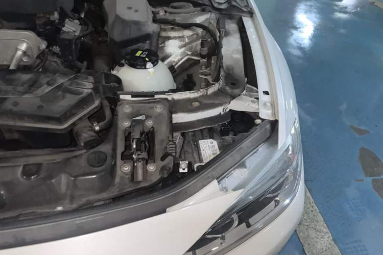 Used BMW 3 Series 2016 320Li Fashion Model Engine Bay Left
