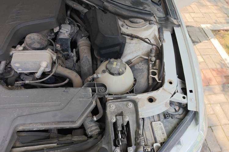 Used BMW 3 Series 2016 320i Fashion Model Engine Bay Left