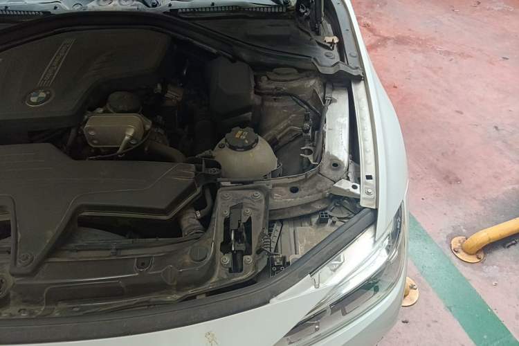 Used BMW 3 Series 2016 320i Fashion Model Engine Bay Left