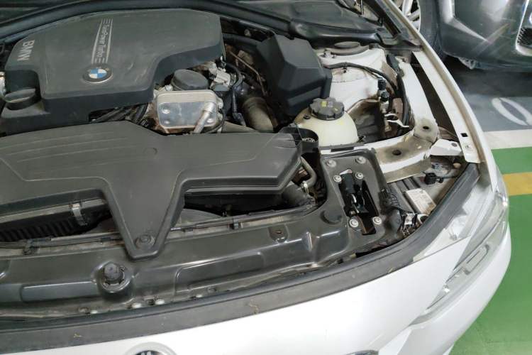 Used BMW 3 Series 2016 320Li Fashion Model Engine Bay Left