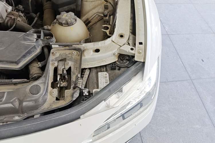 Used BMW 3 Series 2016 320i Fashion Model Engine Bay Left