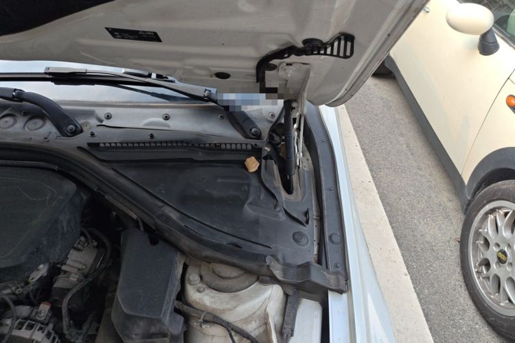 Used BMW 3 Series 2016 320i Fashion Model Engine Bay Left