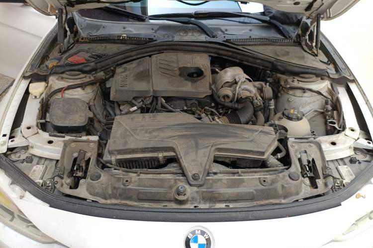 Used BMW 3 Series 2016 316Li Fashion Model Engine Bay