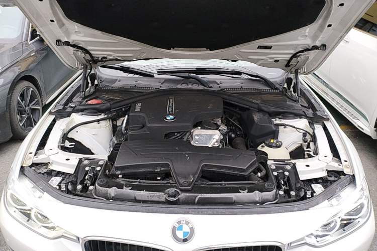 Used BMW 3 Series 2016 320Li Fashion Model Engine Bay