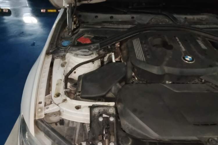 Used BMW 3 Series 2016 320i M Sport Engine Bay Right