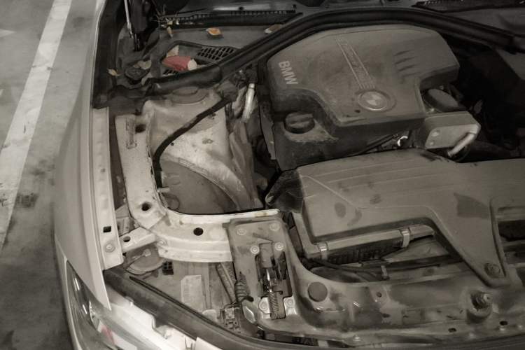 Used BMW 3 Series 2016 320i Fashion Model Engine Bay Right