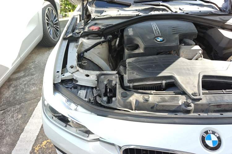 Used BMW 3 Series 2016 320i Fashion Model Engine Bay Right