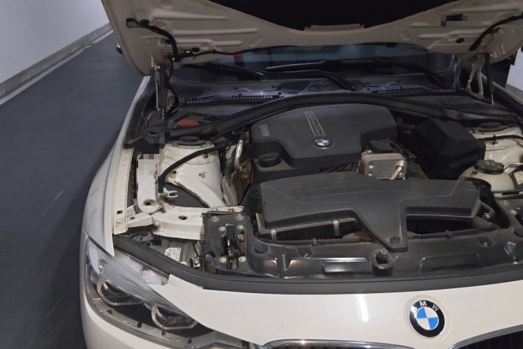 Used BMW 3 Series 2016 320i Fashion Model Engine Bay Right
