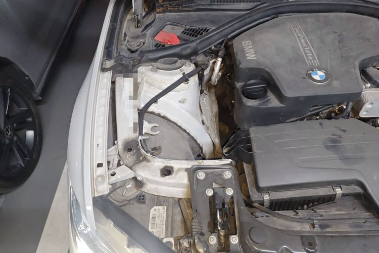 Used BMW 3 Series 2016 320i Fashion Model Engine Bay Right