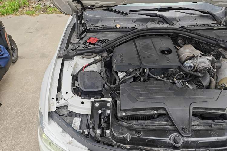 Used BMW 3 Series 2016 316i Fashion Model Engine Bay Right