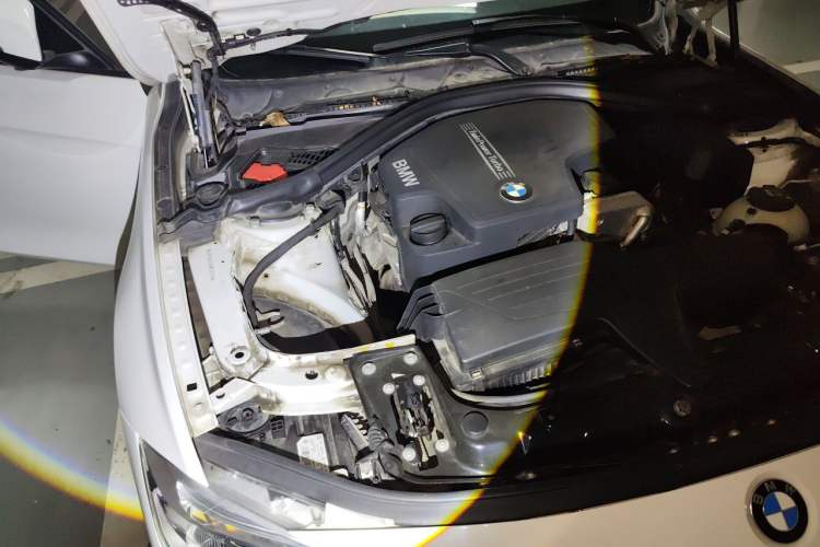 Used BMW 3 Series 2016 320i Fashion Model Engine Bay Right