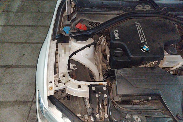 Used BMW 3 Series 2016 320i Fashion Model Engine Bay Right