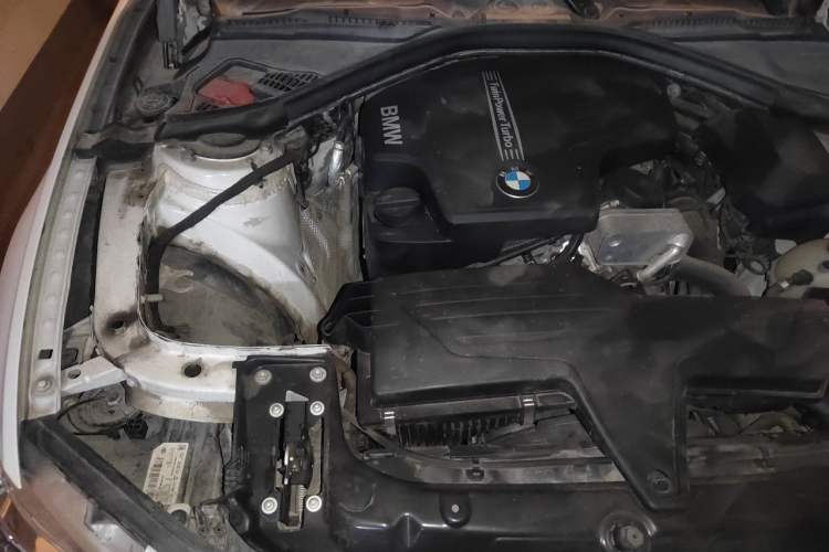 Used BMW 3 Series 2016 320i Fashion Model Engine Bay Right