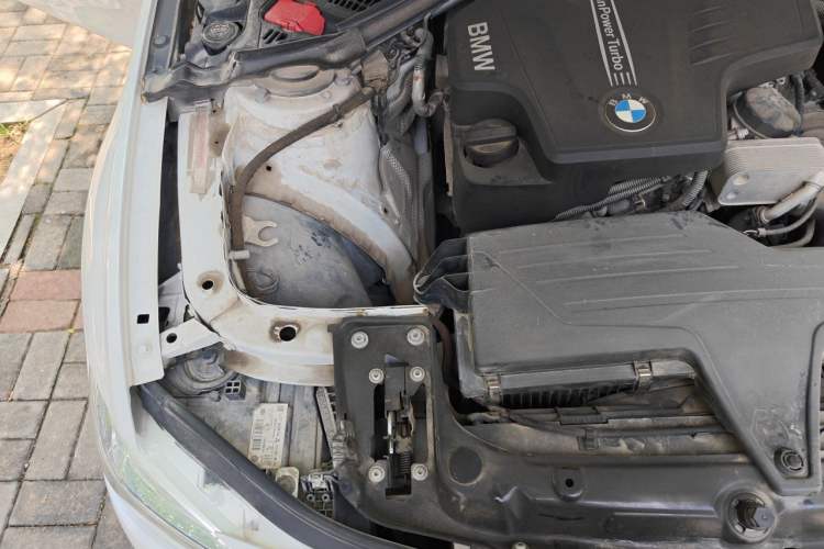 Used BMW 3 Series 2016 320i Fashion Model Engine Bay Right