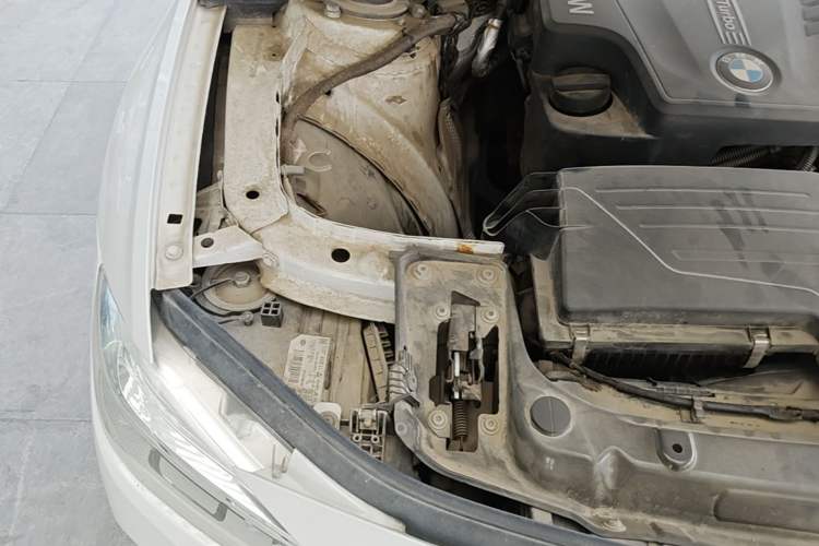 Used BMW 3 Series 2016 320i Fashion Model Engine Bay Right
