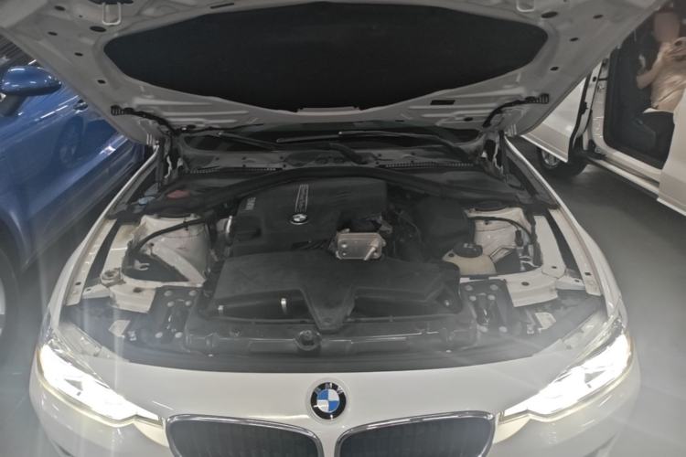 Used BMW 3 Series 2016 320Li Fashion Model Engine Bay