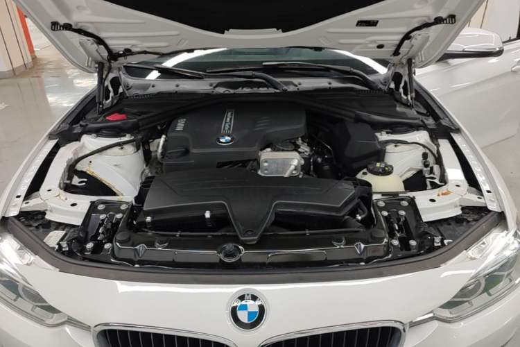 Used BMW 3 Series 2016 320Li Fashion Model Engine Bay