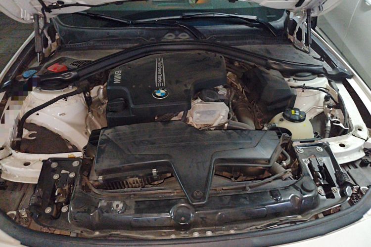 Used BMW 3 Series 2016 320i Fashion Model Engine Bay