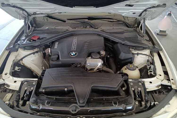 Used BMW 3 Series 2016 320i Fashion Model Engine Bay