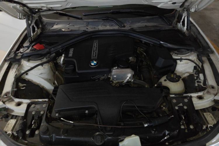 Used BMW 3 Series 2016 320Li Fashion Model Engine Bay