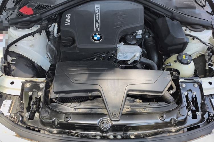 Used BMW 3 Series 2016 320i Fashion Model Engine Bay