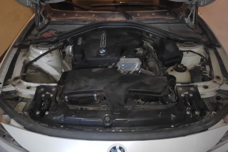 Used BMW 3 Series 2016 320i Fashion Model Engine Bay