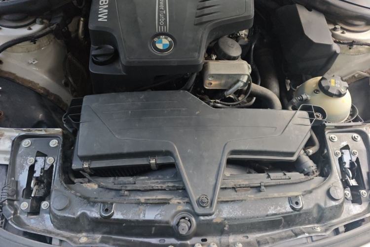 Used BMW 3 Series 2016 320i Fashion Model Engine Bay