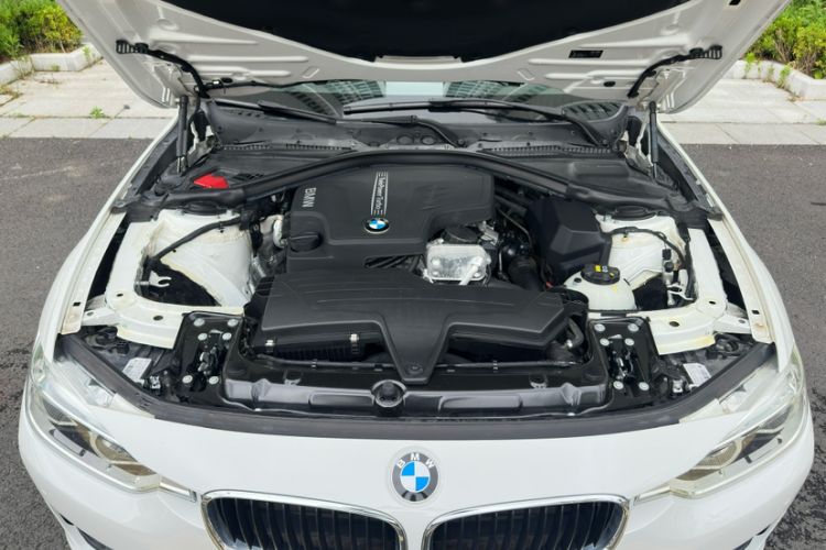 Used BMW 3 Series 2016 320Li Fashion Model Engine Bay