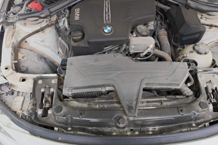 Used BMW 3 Series 2016 320i Fashion Model Engine Bay
