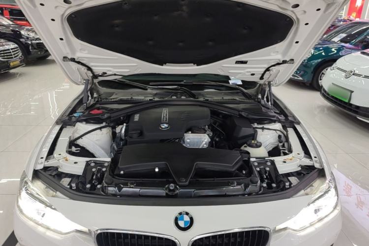 Used BMW 3 Series 2016 320i Fashion Model Engine Bay