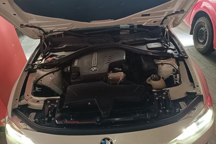 Used BMW 3 Series 2016 320i Fashion Model Engine Bay