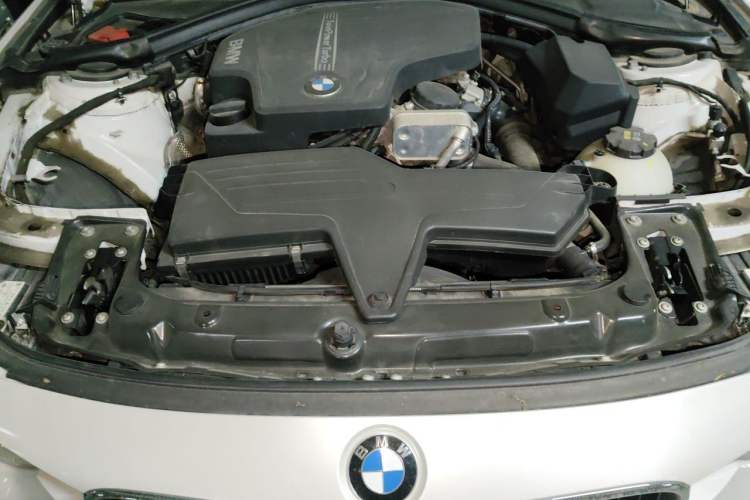 Used BMW 3 Series 2016 320Li Fashion Model Engine Bay