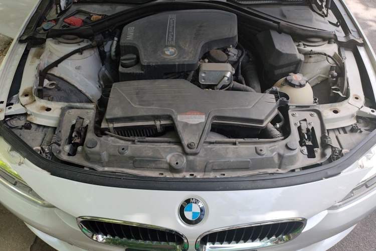 Used BMW 3 Series 2016 320Li Fashion Model Engine Bay