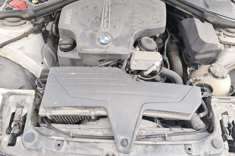 Used BMW 3 Series 2016 320i Fashion Model Engine Bay
