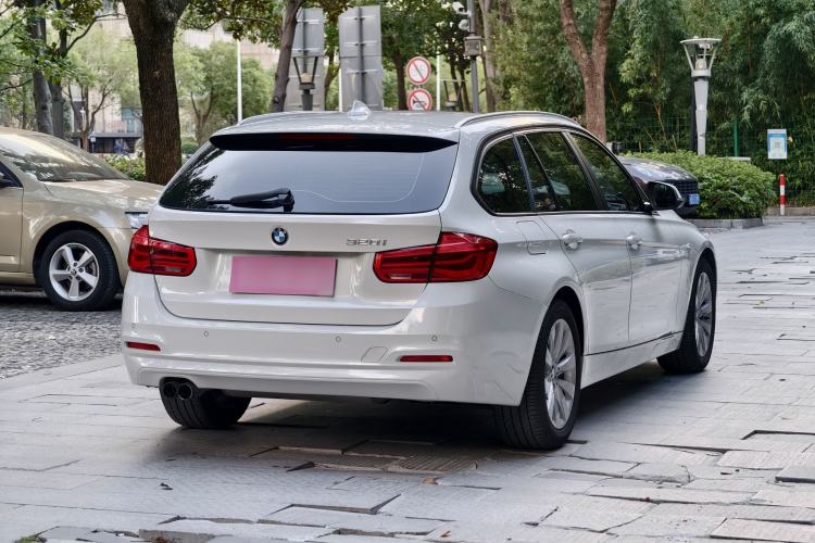 Used BMW 3 Series 2016 320i Sport Touring Edition Exterior 3