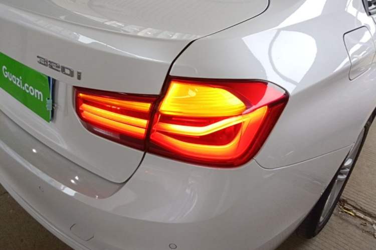 Used BMW 3 Series 2016 320i Fashion Model Exterior 3