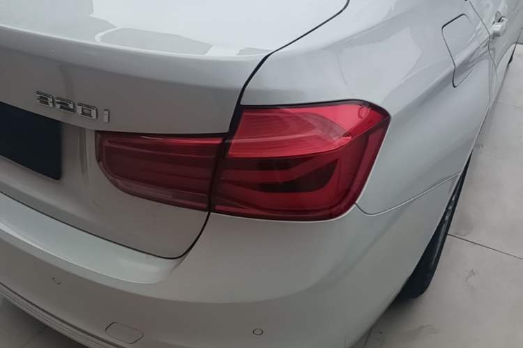 Used BMW 3 Series 2016 320i Fashion Model Exterior 3