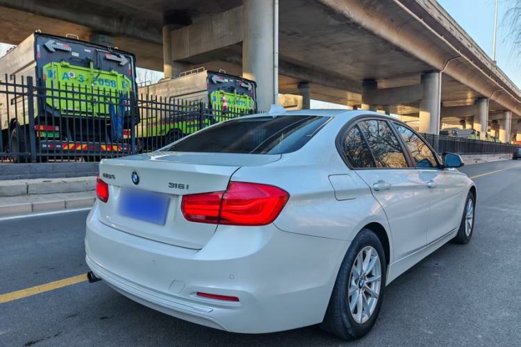 Used BMW 3 Series 2016 316i Fashion Model Exterior 3