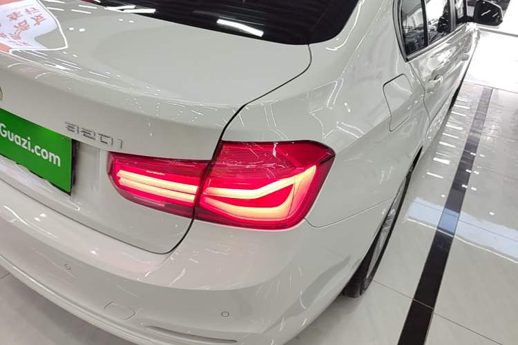 Used BMW 3 Series 2016 320i Fashion Model Exterior 3