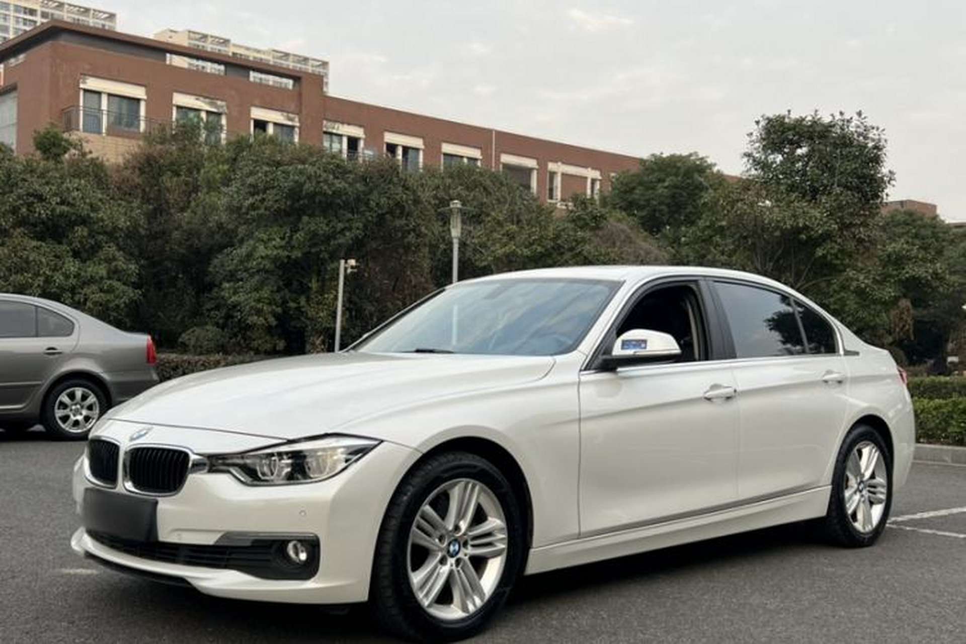 Used BMW 3 Series 2016 320Li Ambition Model Front Left 45 Deg