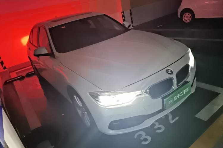 Used BMW 3 Series 2016 320i Fashion Model Front Right 45 Deg