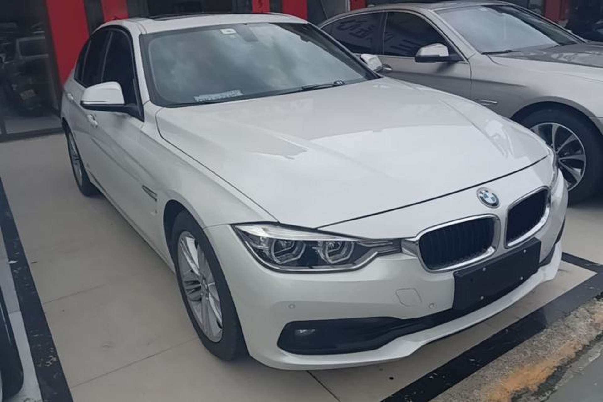 Used BMW 3 Series 2016 320i Fashion Model Front Right 45 Deg