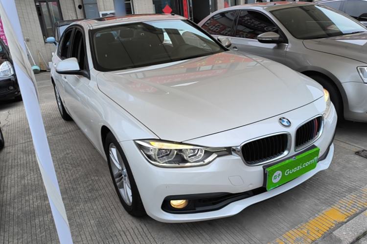 Used BMW 3 Series 2016 320i Fashion Model Front Right 45 Deg