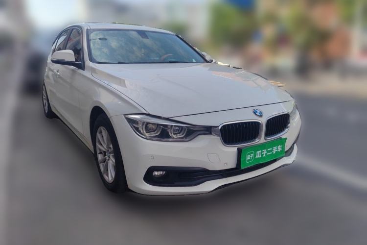 Used BMW 3 Series 2016 316i Fashion Model Front Right 45 Deg