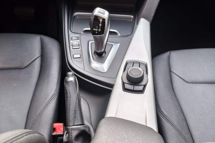 Used BMW 3 Series 2016 320i Sport Touring Edition Gear Lever