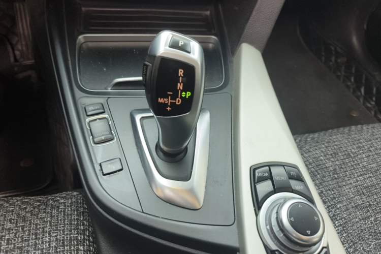 Used BMW 3 Series 2016 320Li Fashion Model Gear Lever