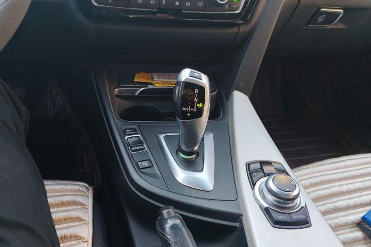 Used BMW 3 Series 2016 320i Fashion Model Gear Lever