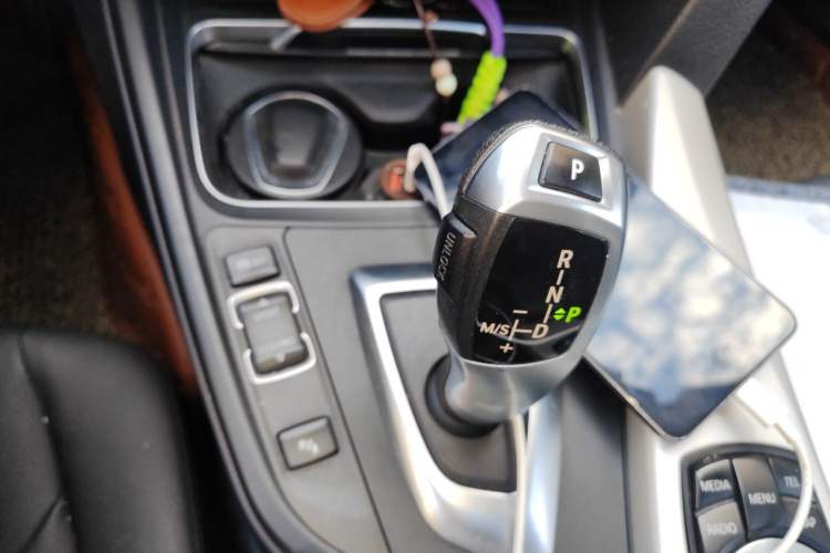 Used BMW 3 Series 2016 320i Fashion Model Gear Lever